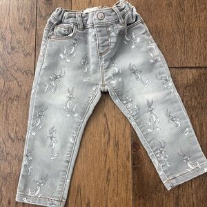 Warner Bros. Gray Bugs Bunny Print Stretch Jeans - size 12-18 months